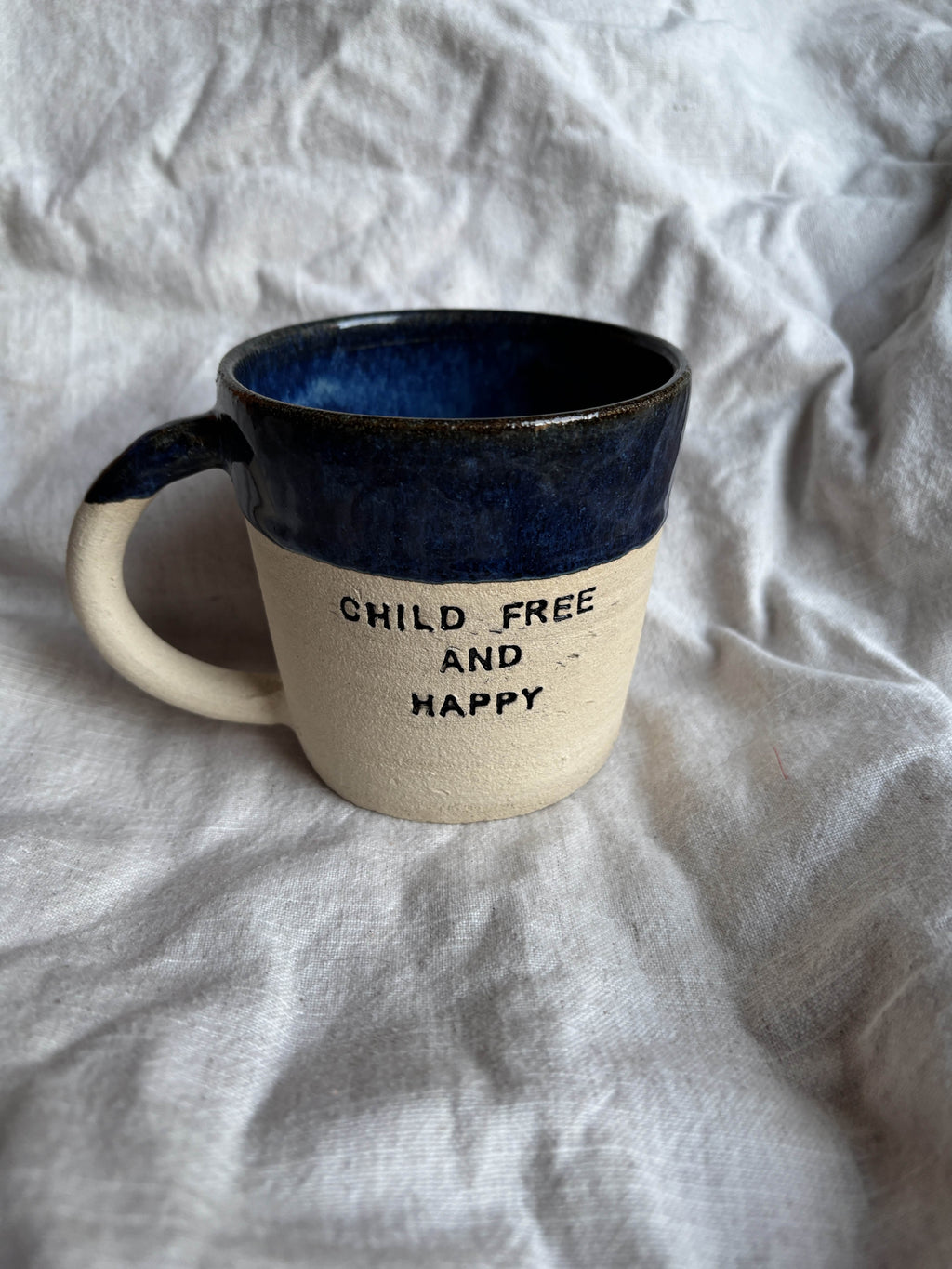 Child free and happy Mug